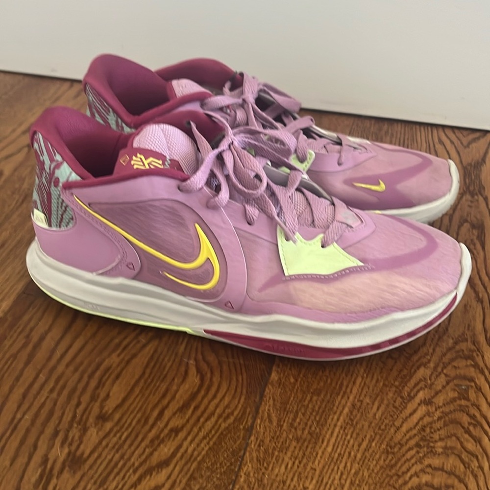 Nike Kyrie Low 5 1 World 1 People Orchid
